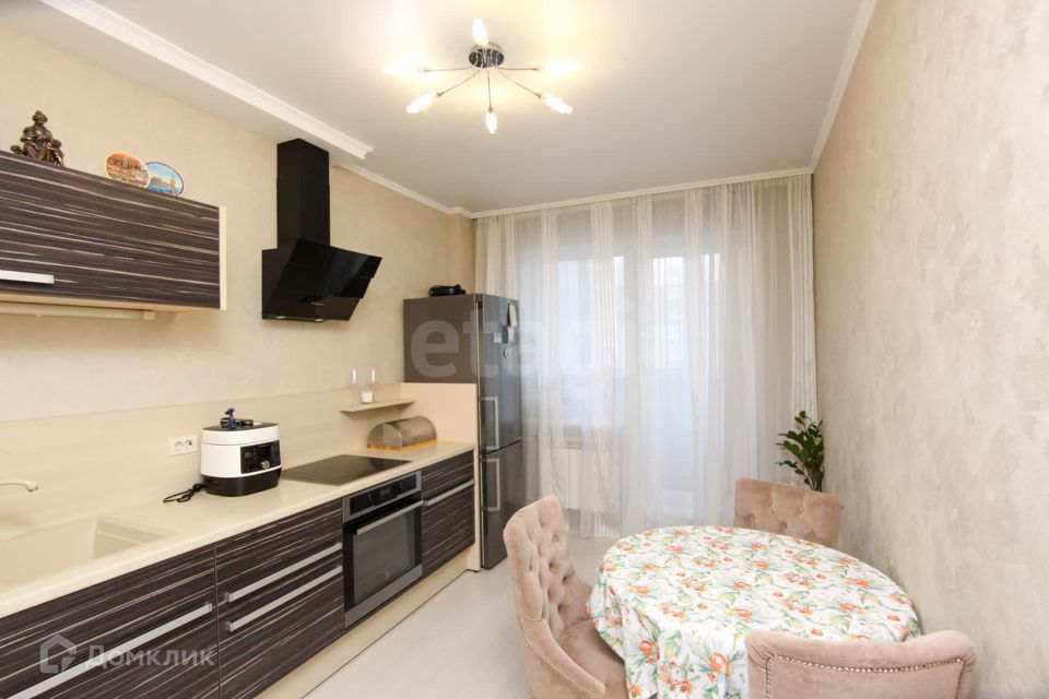 Продаётся 2-комнатная квартира, 67.8 м²