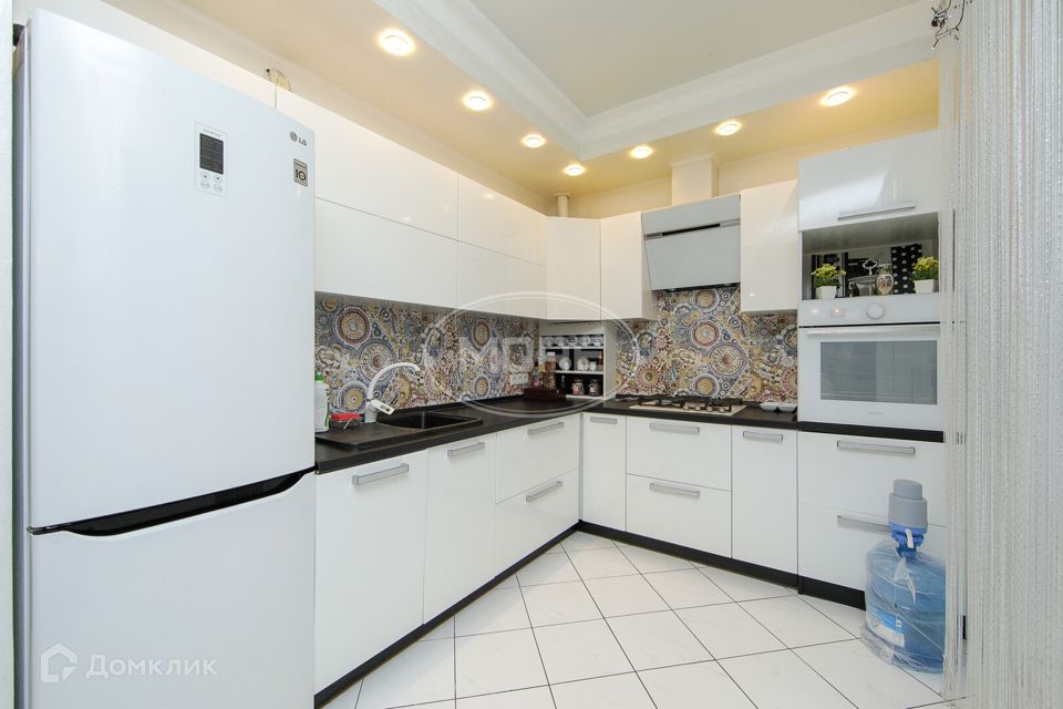 Продаётся 4-комнатная квартира, 119 м²