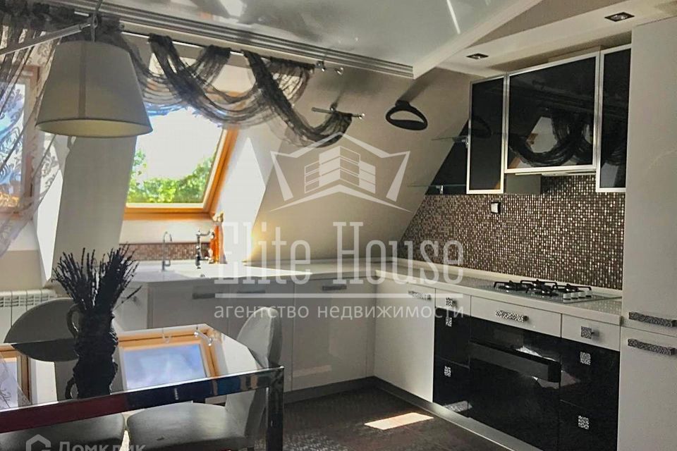 Продаётся 3-комнатная квартира, 114.6 м²