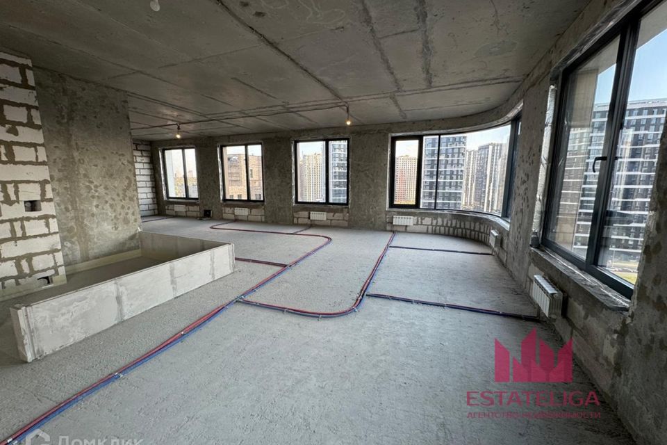 Продаётся 4-комнатная квартира, 130 м²