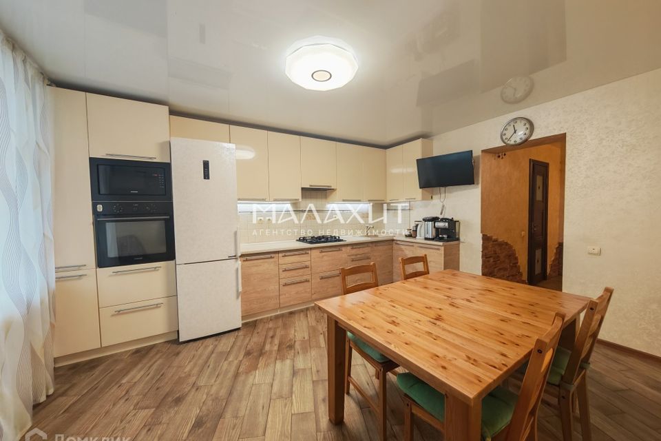 Продаётся 3-комнатная квартира, 119.2 м²