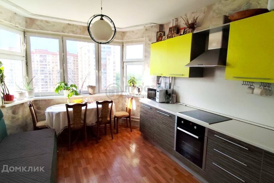 Продаётся 2-комнатная квартира, 70.8 м²