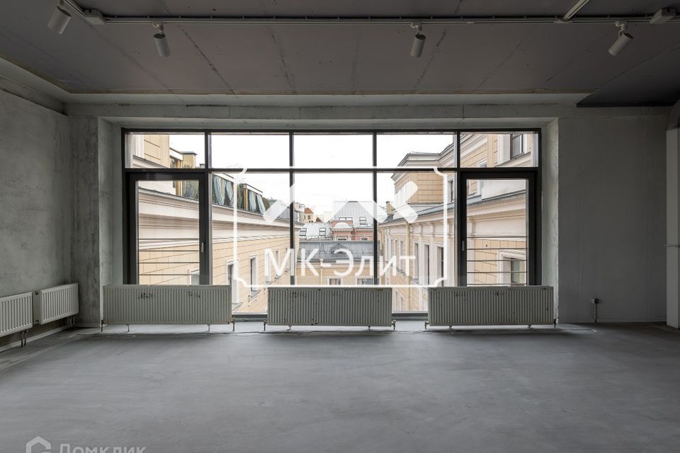 Продаётся 4-комнатная квартира, 416 м²