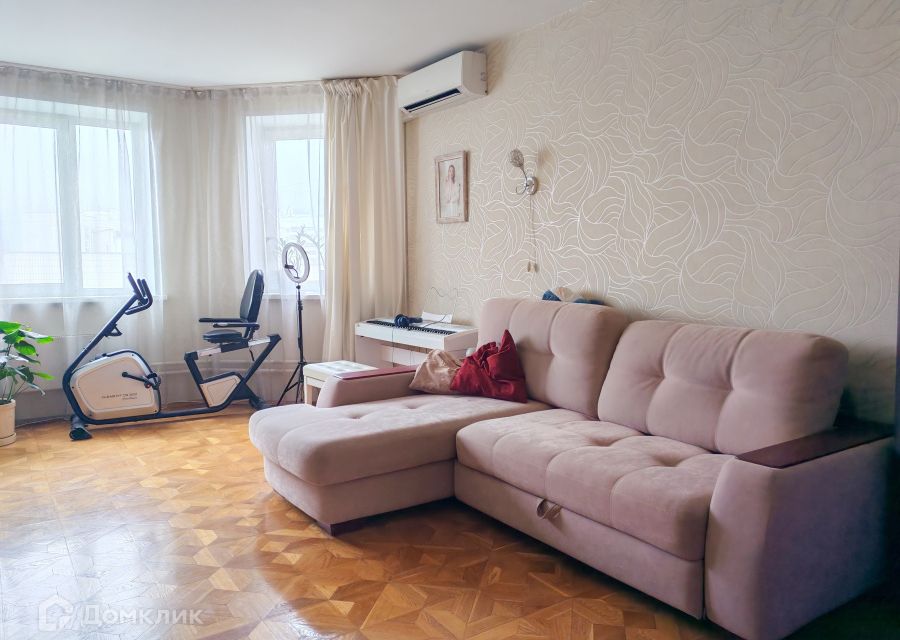 Продаётся 2-комнатная квартира, 67.4 м²