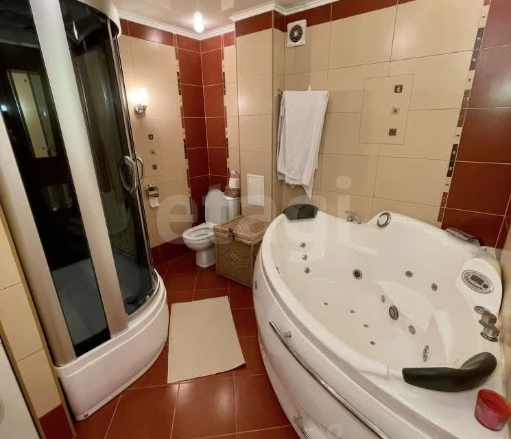 Сдаётся 2-комнатная квартира, 65 м²