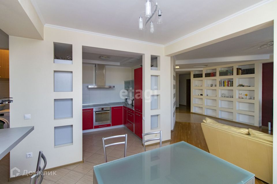 Продаётся 3-комнатная квартира, 103 м²