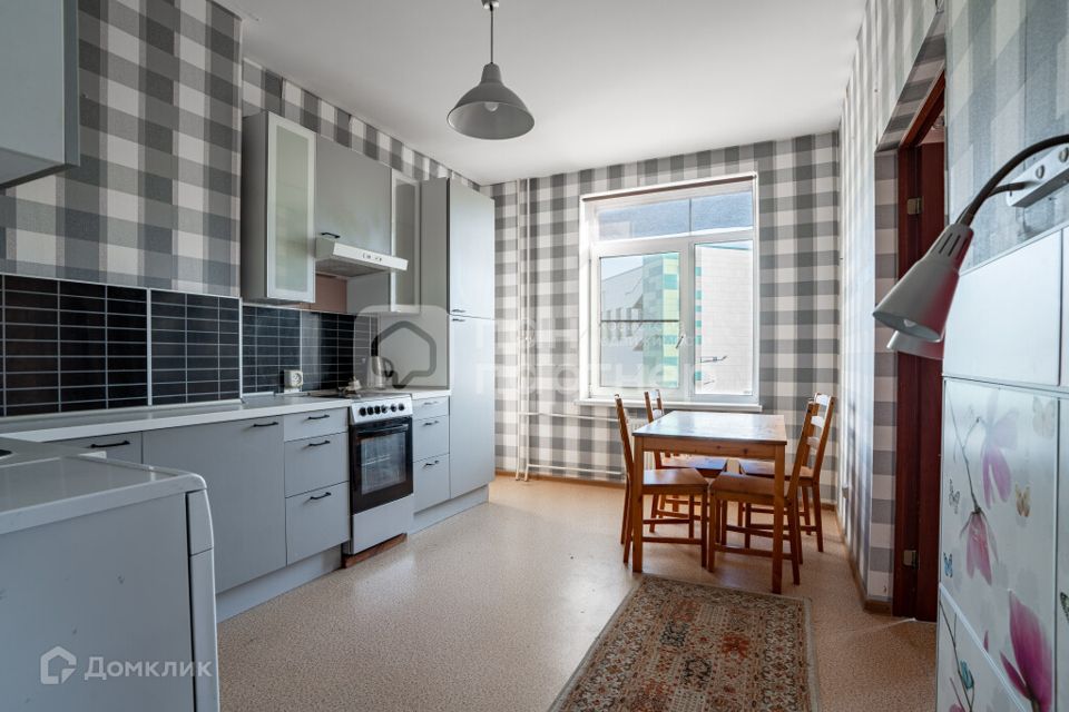Продаётся 2-комнатная квартира, 75.6 м²