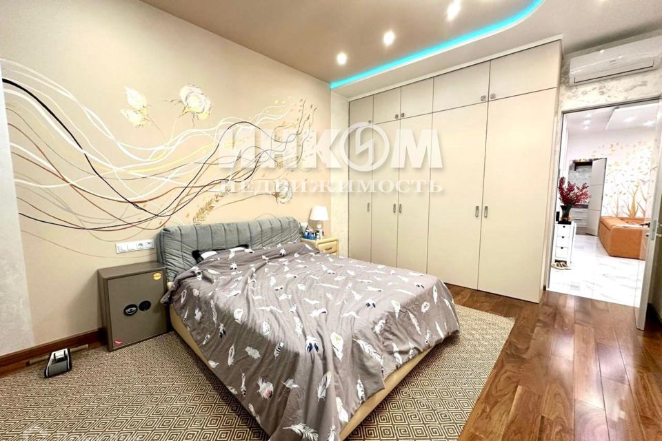 Продаётся 4-комнатная квартира, 108 м²