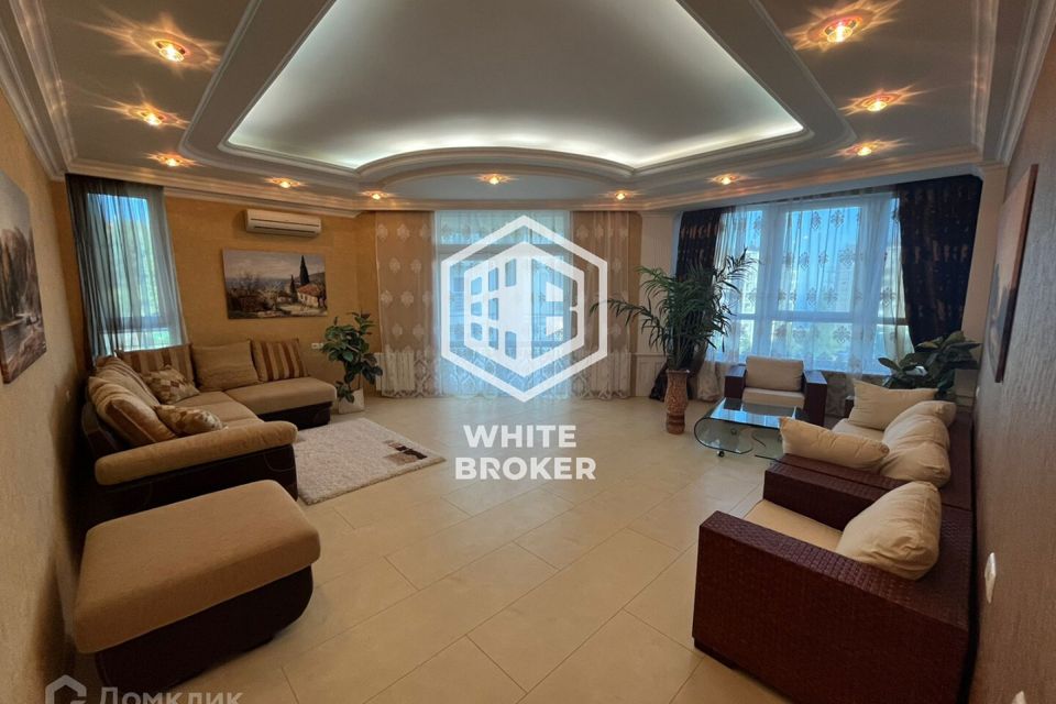 Продаётся 3-комнатная квартира, 137 м²