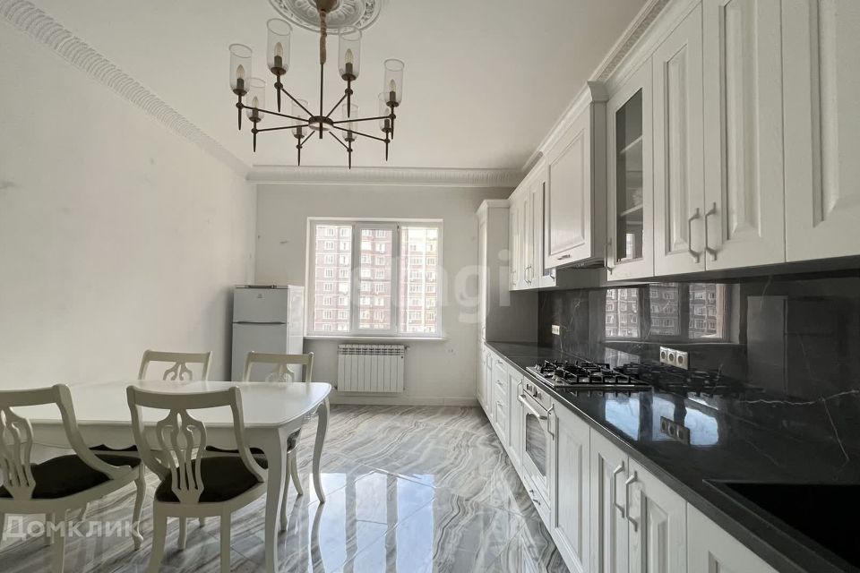 Продаётся 3-комнатная квартира, 120 м²