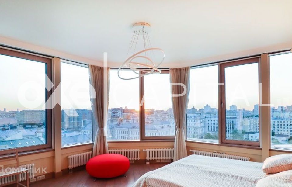 Продаётся 5-комнатная квартира, 212 м²
