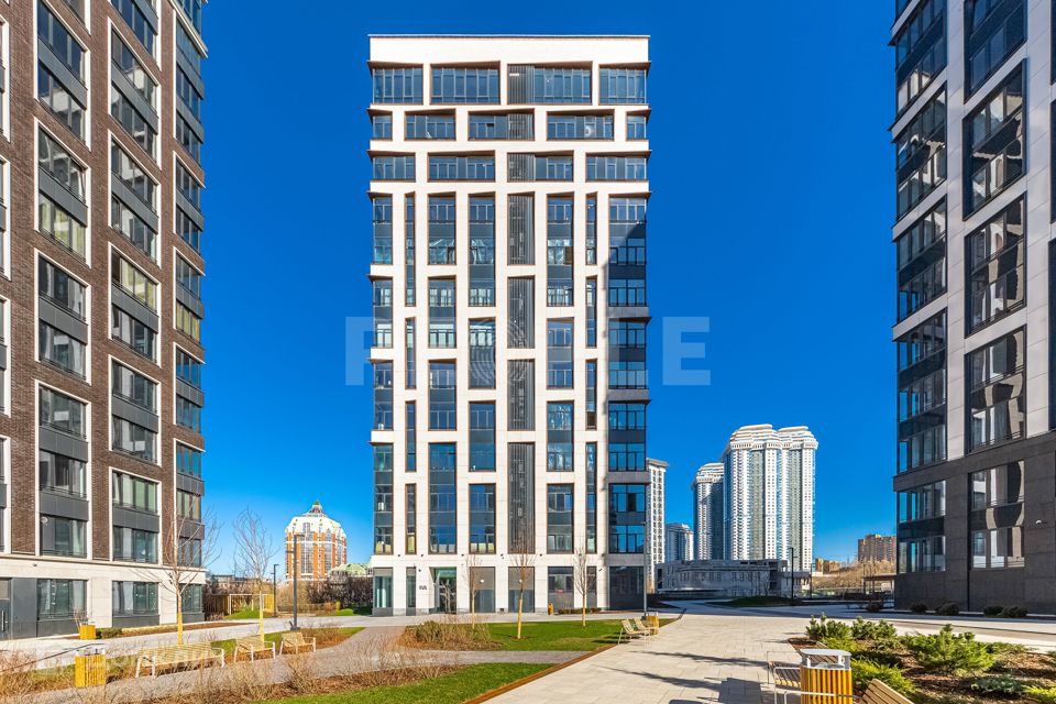 Продаётся 4-комнатная квартира, 105 м²