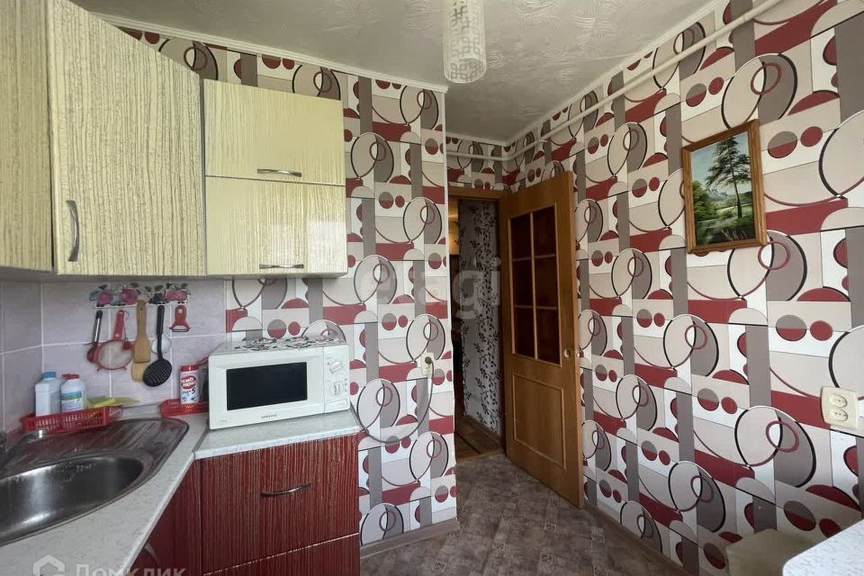 Продаётся 4-комнатная квартира, 60.7 м²