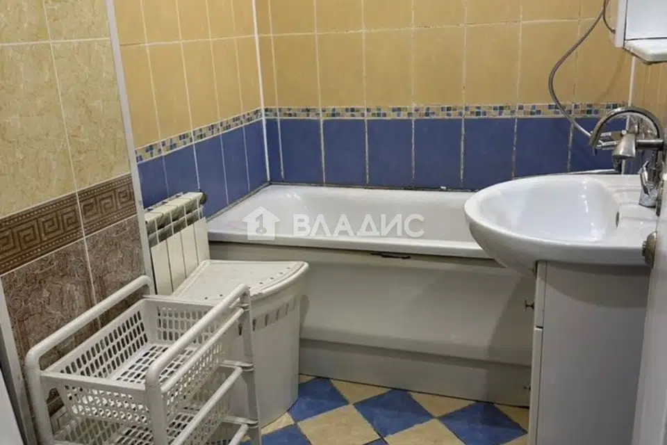 Продаётся 3-комнатная квартира, 43.5 м²