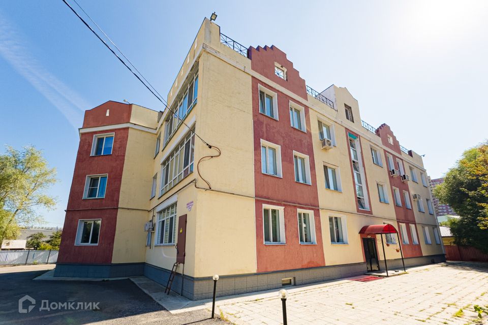 Продаётся 3-комнатная квартира, 131.3 м²