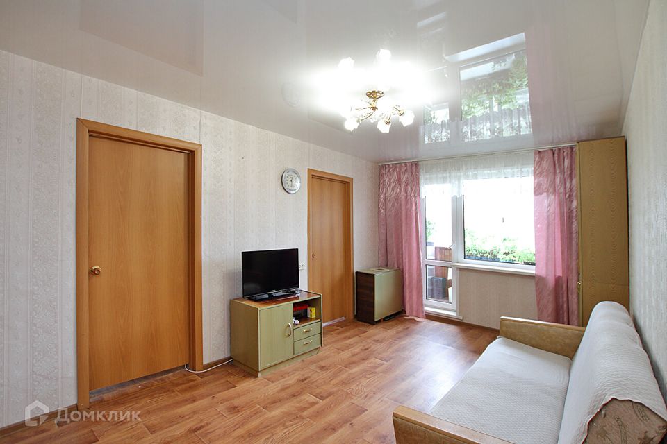 Продаётся 4-комнатная квартира, 61.4 м²