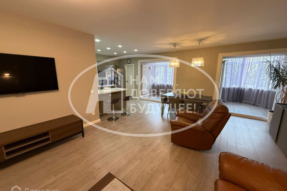 Продаётся 4-комнатная квартира, 143.2 м²