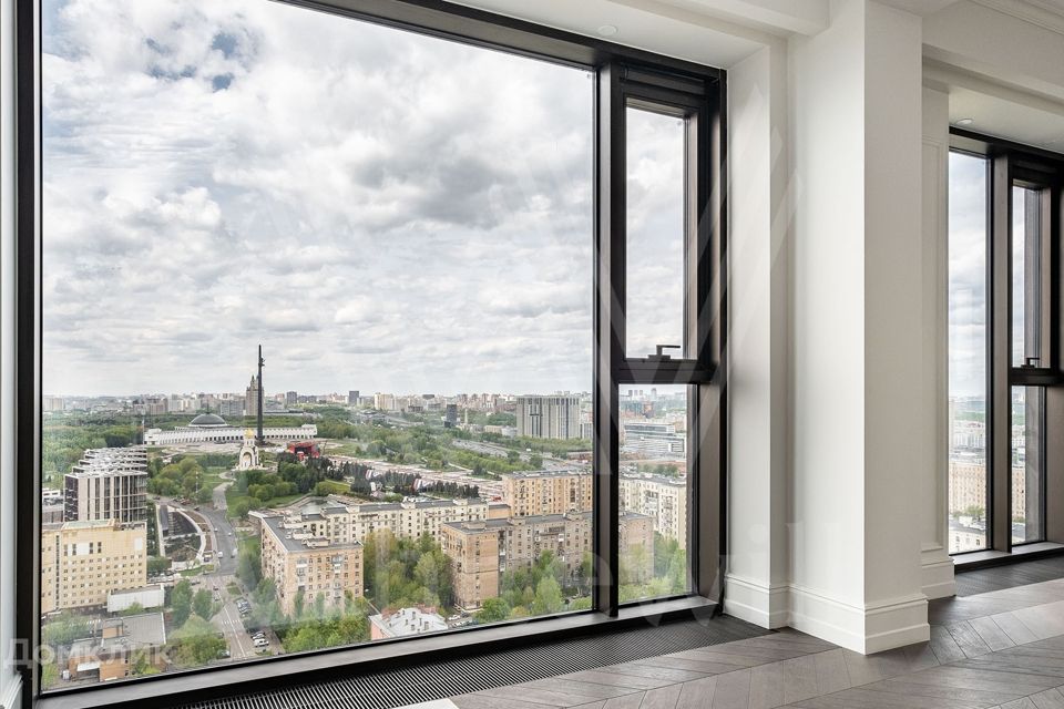 Продаётся 4-комнатная квартира, 171 м²