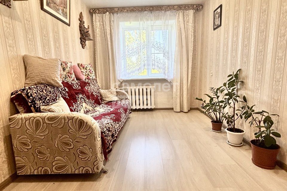 Продаётся 3-комнатная квартира, 52.3 м²