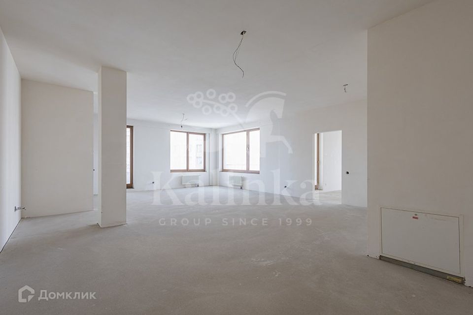 Продаётся 4-комнатная квартира, 122.4 м²