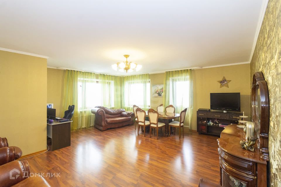 Продаётся 3-комнатная квартира, 128.3 м²