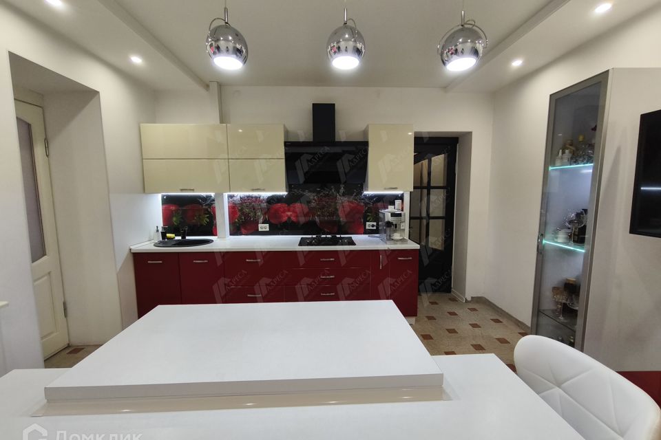 Продаётся 3-комнатная квартира, 128 м²