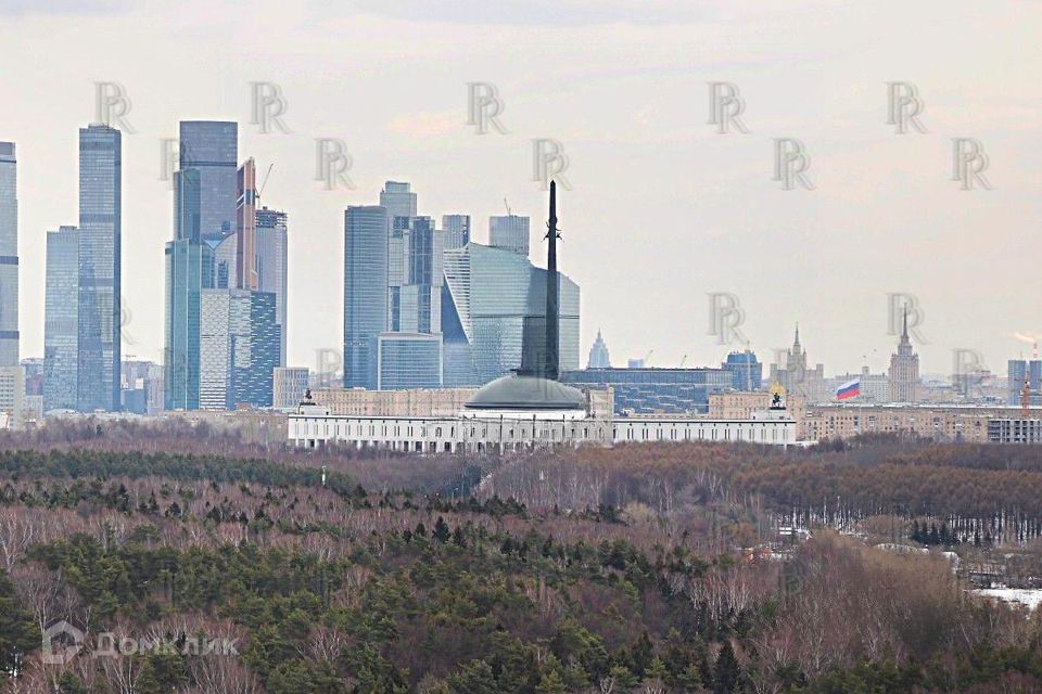 Продаётся 4-комнатная квартира, 180 м²