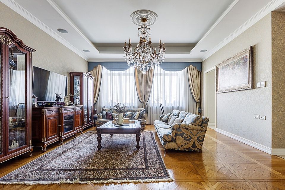 Продаётся 4-комнатная квартира, 207 м²