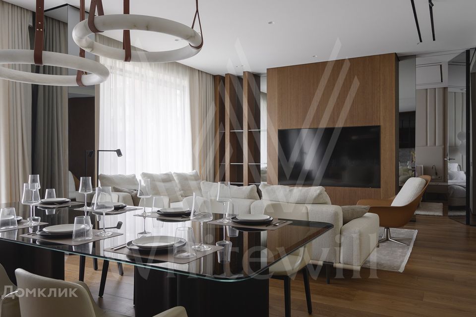 Продаётся 4-комнатная квартира, 179 м²