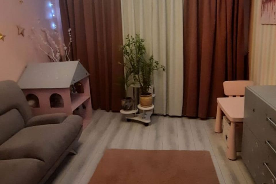Продаётся 1-комнатная квартира, 42.7 м²