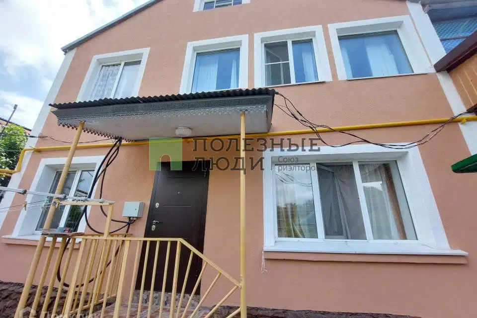 Продаётся 2-этажный дом, 600 м²