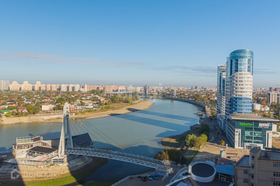 Продаётся 3-комнатная квартира, 131 м²