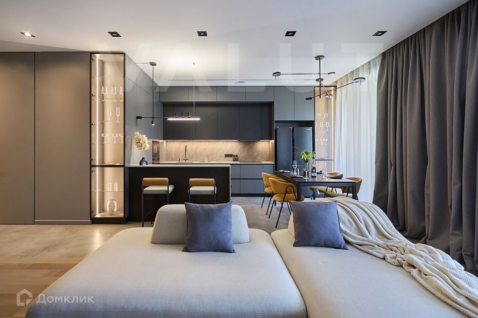 Продаётся 4-комнатная квартира, 101.9 м²