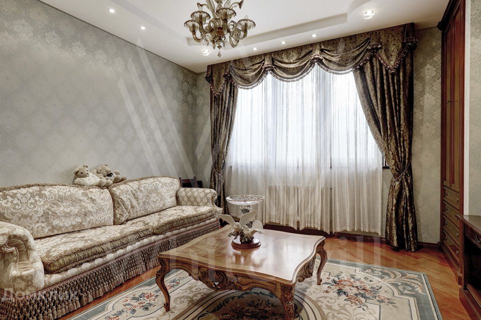 Продаётся 4-комнатная квартира, 177.8 м²