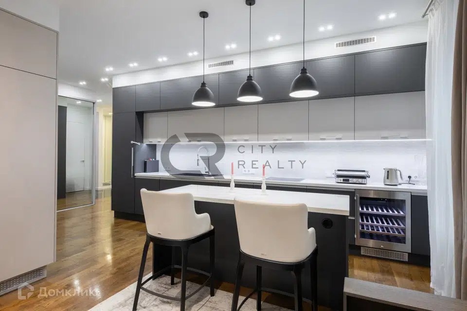 Продаётся 3-комнатная квартира, 109.7 м²