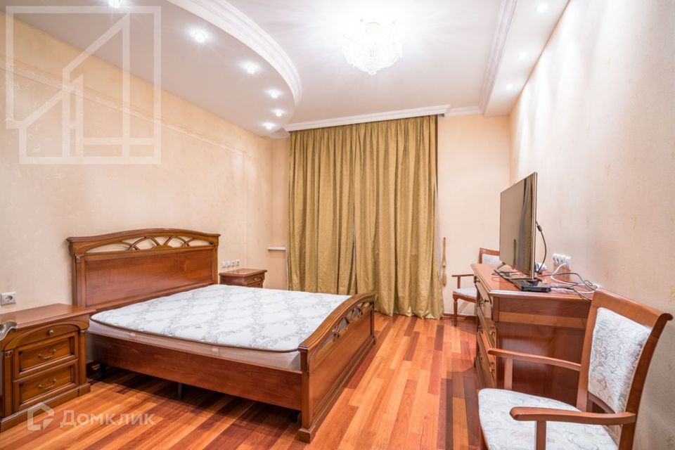 Сдаётся 4-комнатная квартира, 150 м²