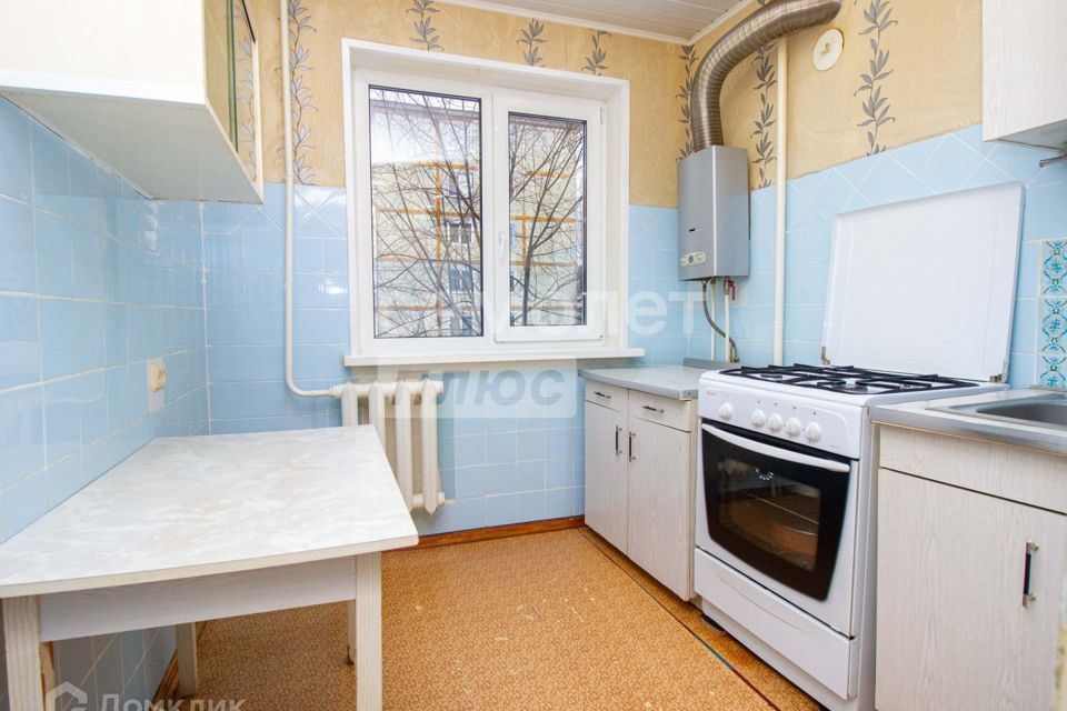 Продаётся 4-комнатная квартира, 61 м²