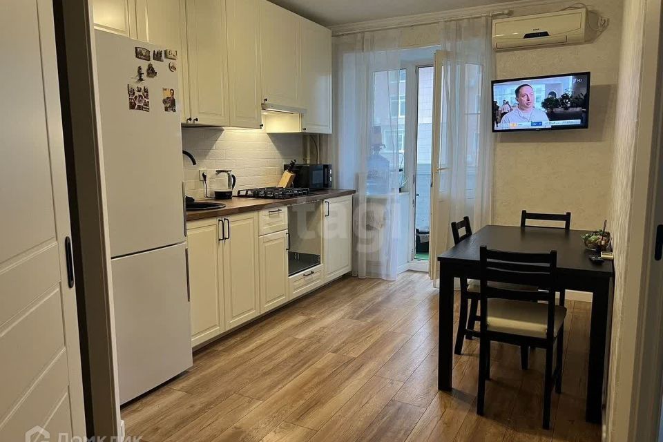 Продаётся 1-комнатная квартира, 42 м²