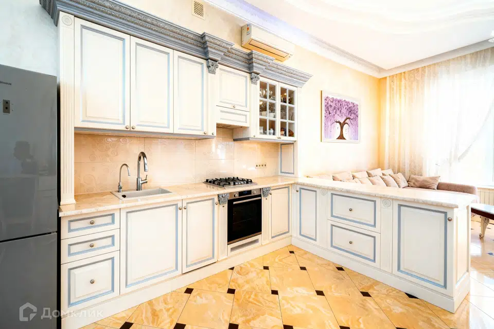 Продаётся 3-этажный дом, 707.9 м²