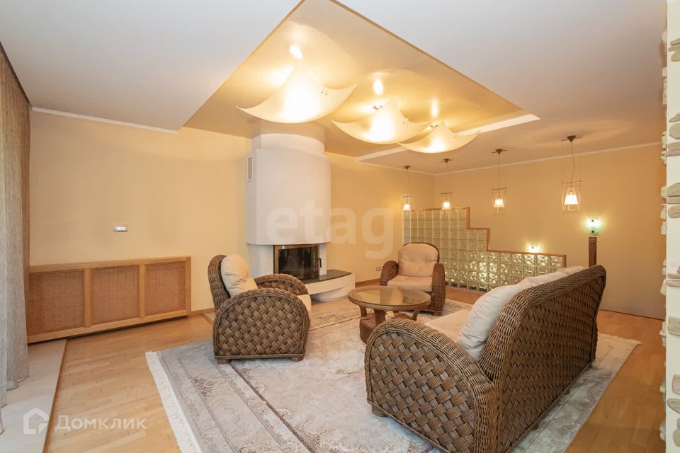Продаётся 4-комнатная квартира, 343 м²