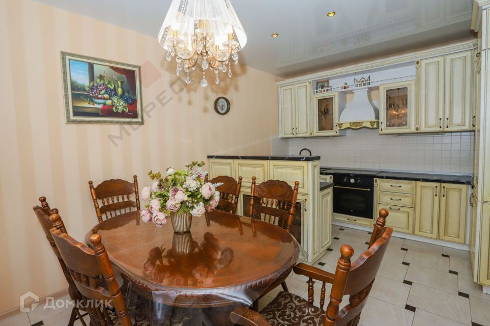 Продаётся 4-комнатная квартира, 150.5 м²