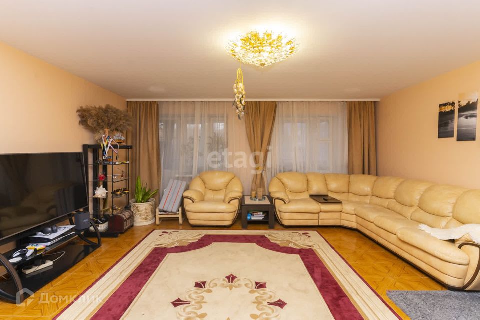 Продаётся 3-комнатная квартира, 130 м²