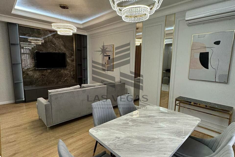 Сдаётся 3-комнатная квартира, 98 м²