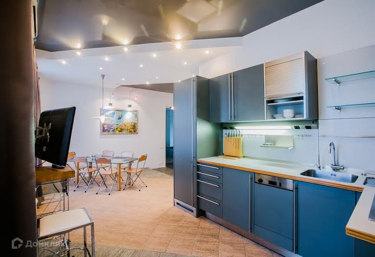 Сдаётся 4-комнатная квартира, 210 м²
