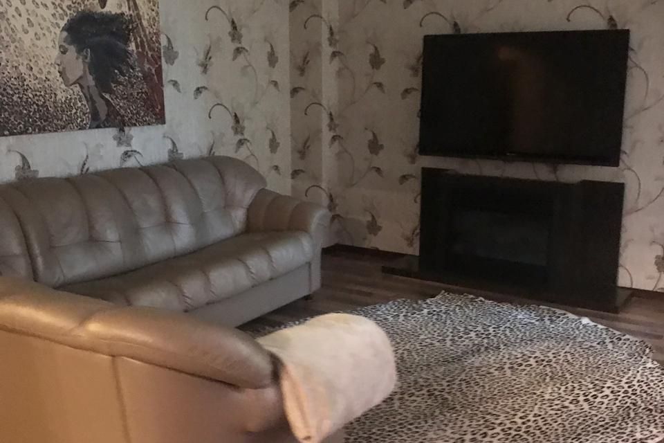 Сдаётся 2-комнатная квартира, 90 м²