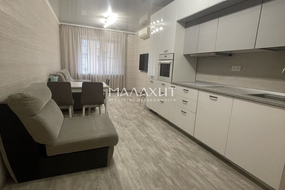 Сдаётся 2-комнатная квартира, 82 м²