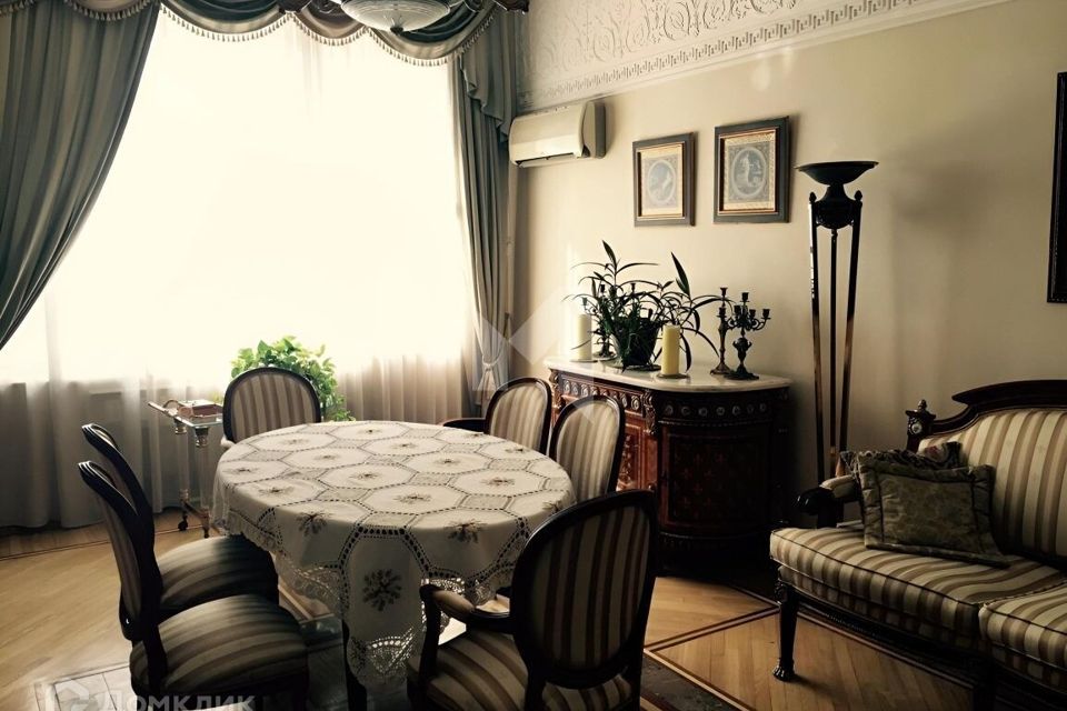 Сдаётся 4-комнатная квартира, 130 м²