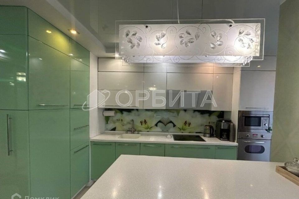 Продаётся 3-комнатная квартира, 150.5 м²