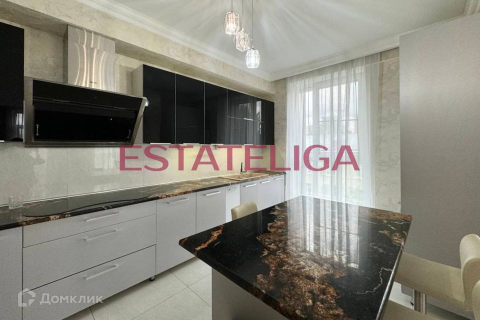 Сдаётся 4-комнатная квартира, 130 м²