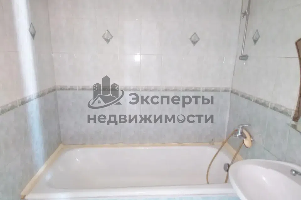 Продаётся 4-комнатная квартира, 82 м²
